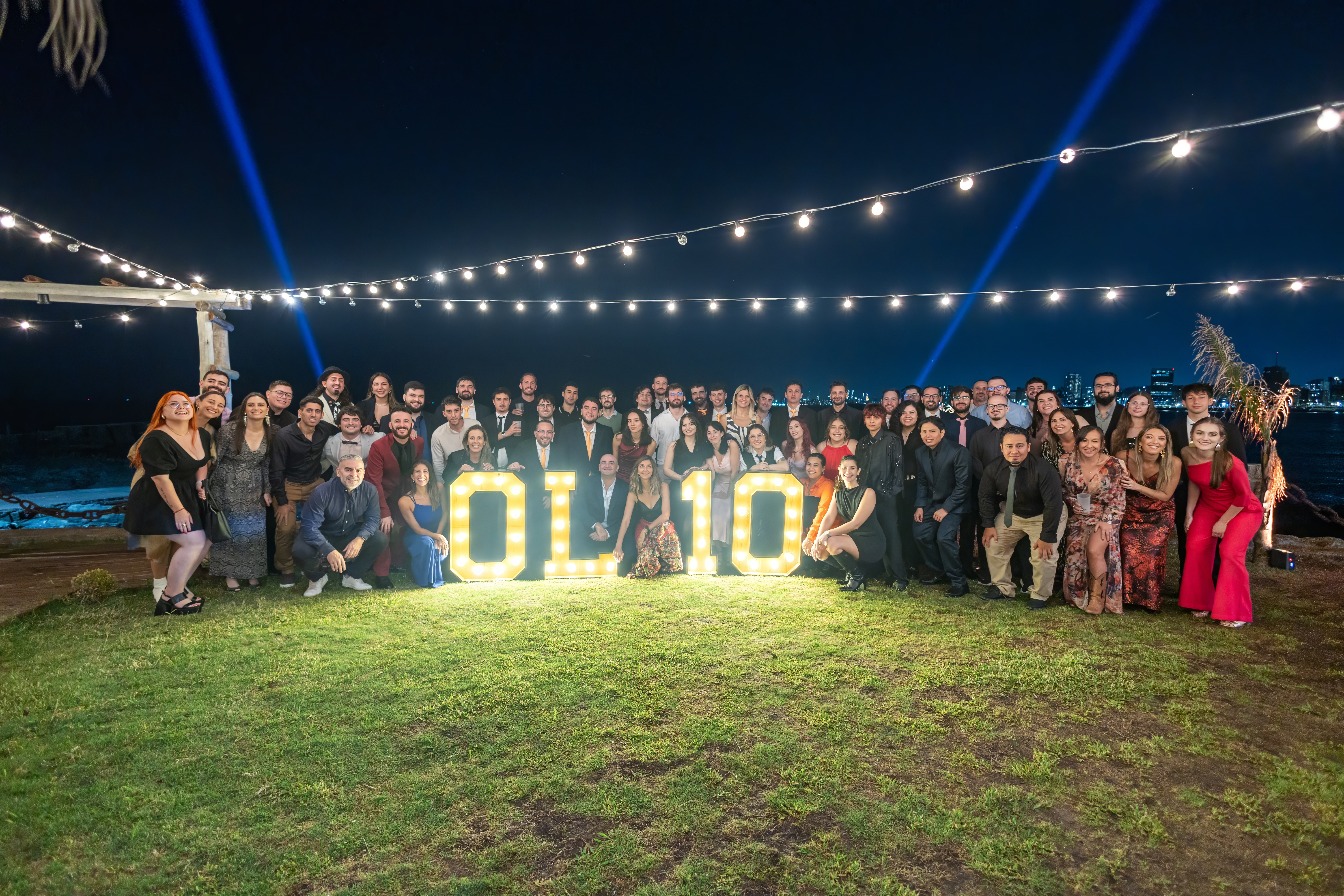 Equipo OrangeLoops colaborando en América Latina